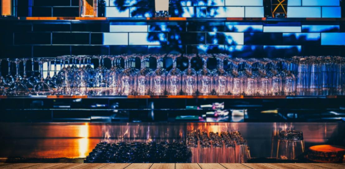 Arrière d'un comptoir de bar 