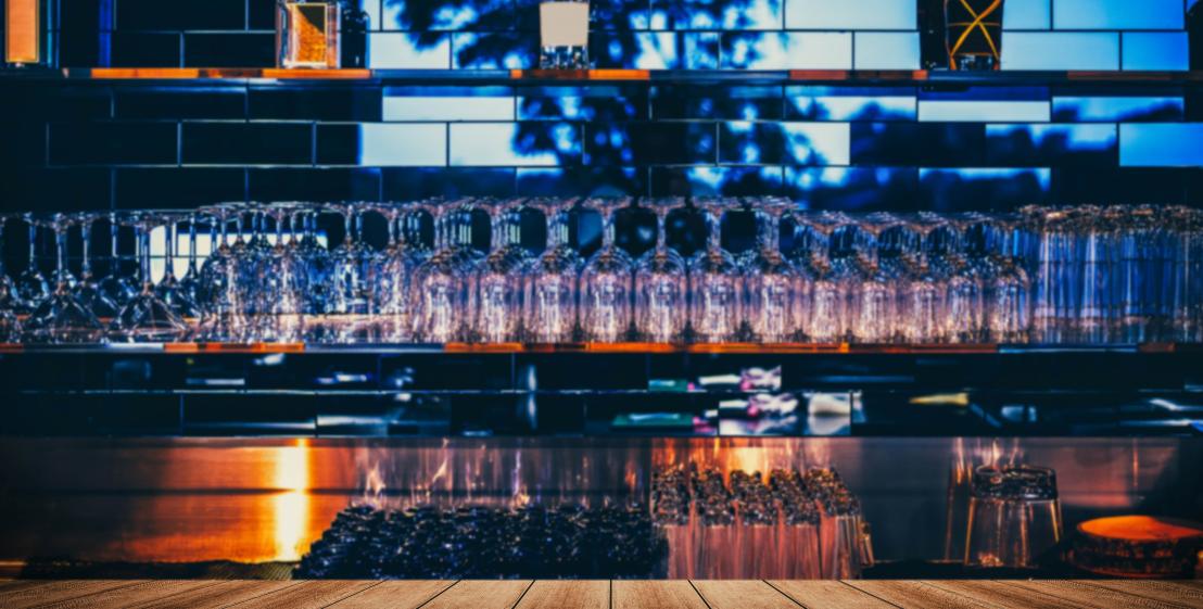 Arrière d'un comptoir de bar 