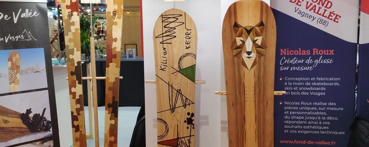 Un stand de ski en bois au Salon du Made in France