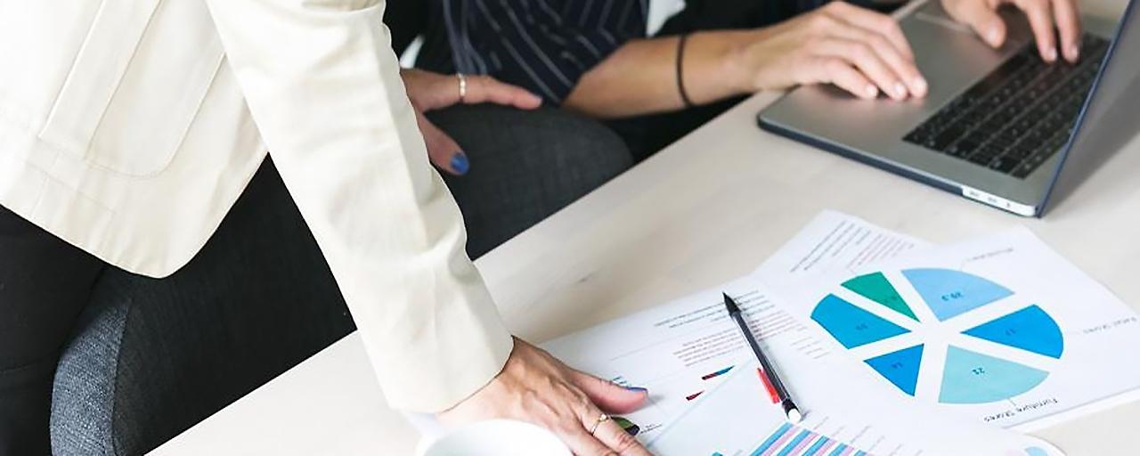 Visuel illustrant les ateliers micro-entreprise : rester ou sortir