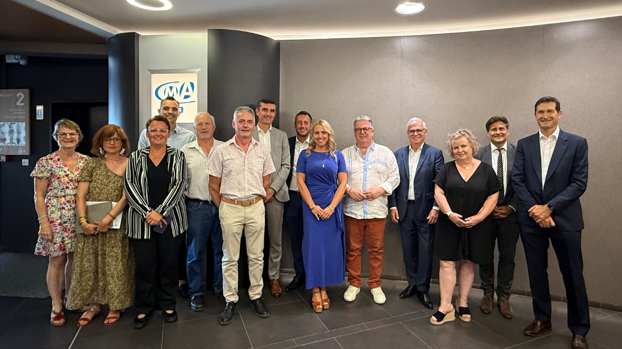 Signature de convention CMAXBPALC photo de groupe