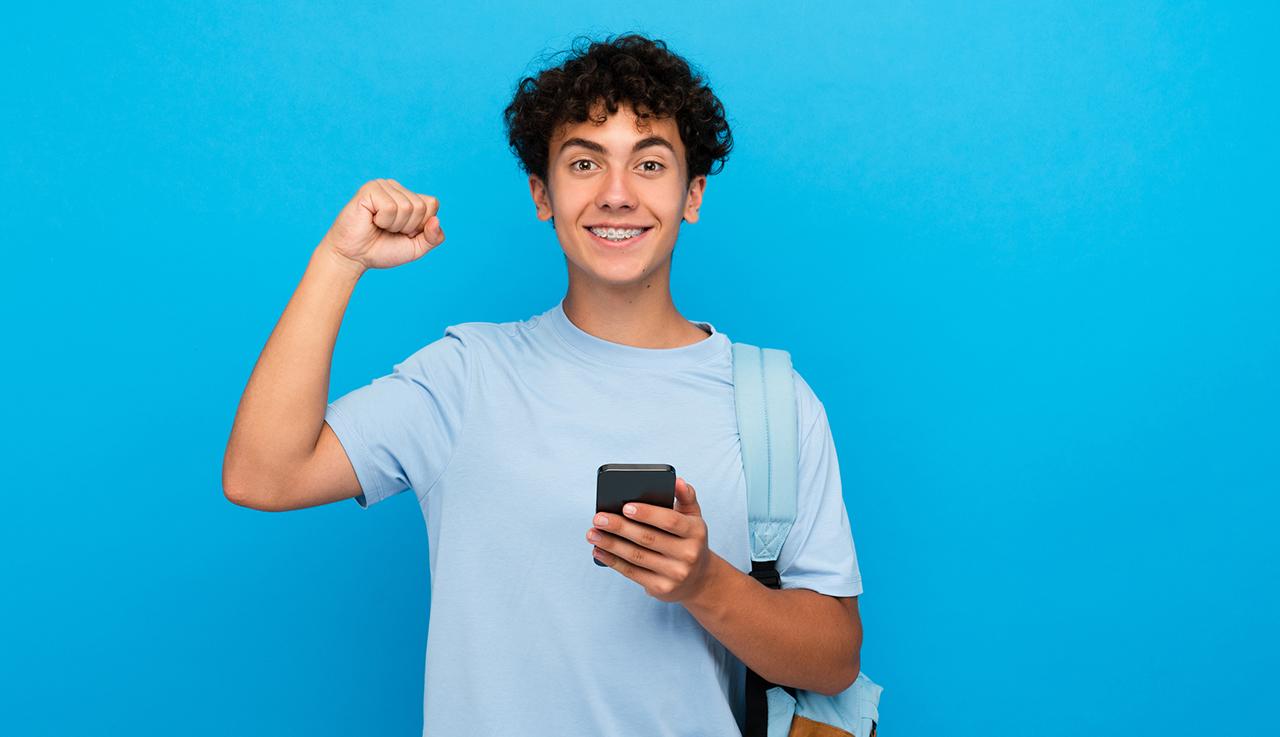 Photo d'un jeune qui décroche un contrat d'apprentissage avec CMA Formation