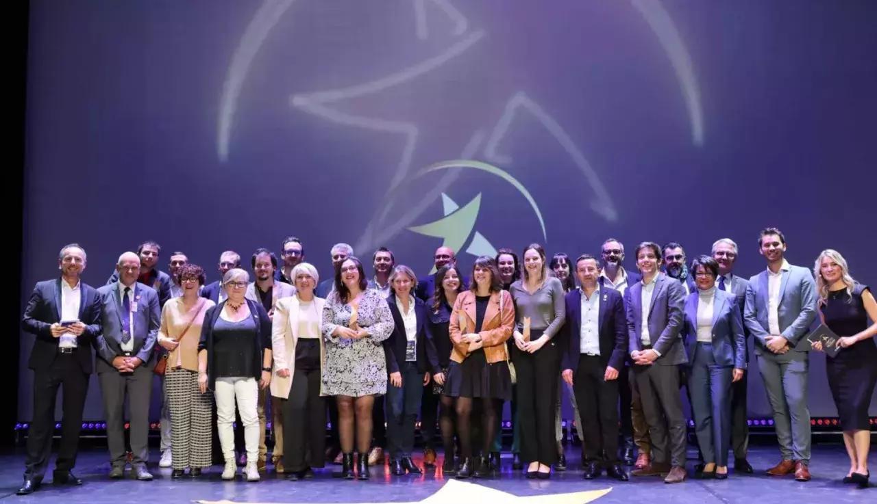 Photo groupe cérémonie puissance tv 2025