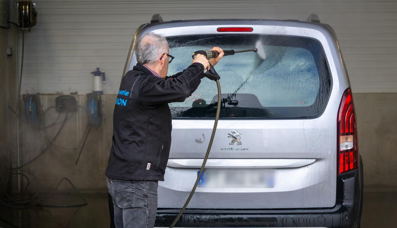 Lavage de carrosserie à grande eau