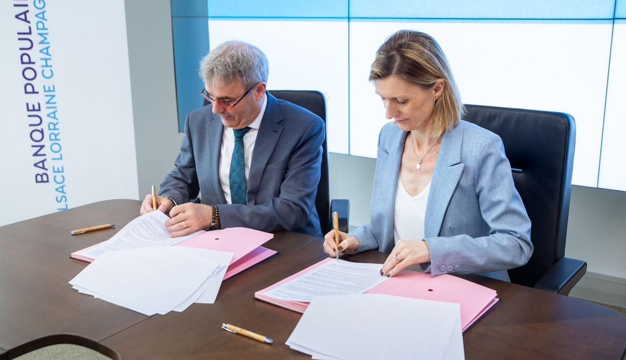 Christophe Richard, président de la CMA de Région Grand Est et Elisabeth Moreau, Directrice Générale de la BPALC, signent une nouvelle convention de partenariat