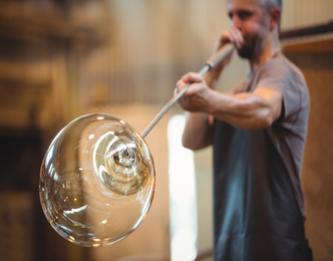 homme souffleur de verre