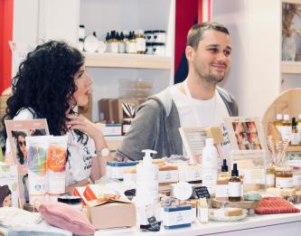 Un stand de savons et cosmétiques artisanaux au salon du Made in France