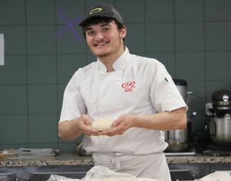 Un apprenti boulanger de CMA Formation Nancy