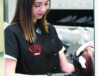 Une apprentie en coiffure à CMA Formation Nancy
