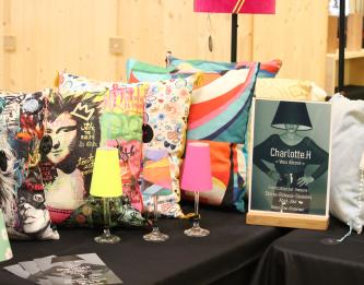 Un stand d'artisanat d'art au Marché des Artisans d'Art aux Halles du Boulingrin