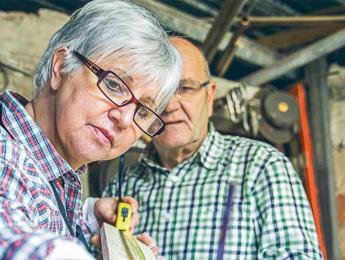 Photo de deux artisans cédants