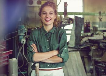 Photo d'une artisane chef d'entreprise pour illustrer la formation ADEA 