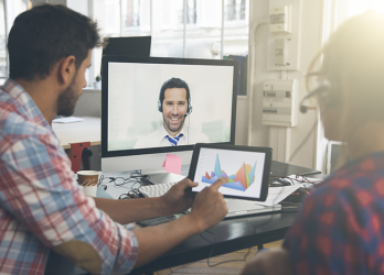Photo d'un artisan en formation vente en E-learning