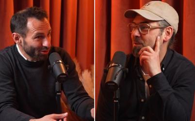 deux personnes en discussion