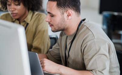 Travail sur ordinateur à deux