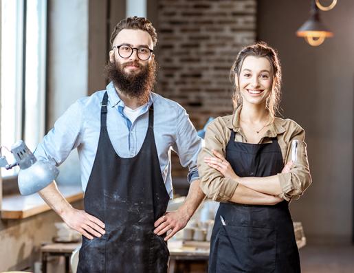 Photo de deux artisans entrepreneurs