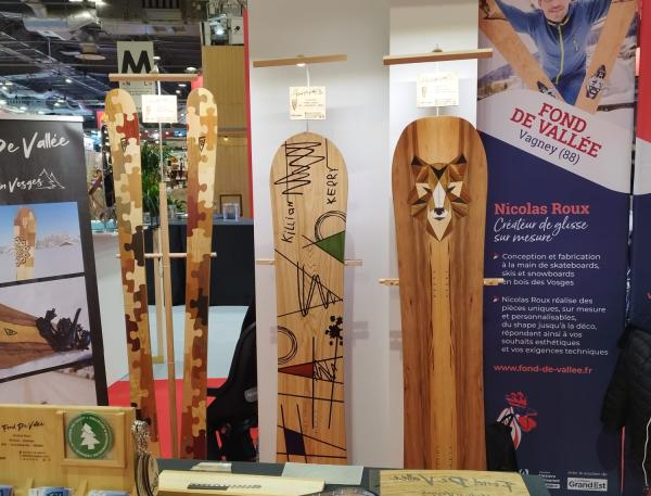 Un stand de ski en bois au Salon du Made in France