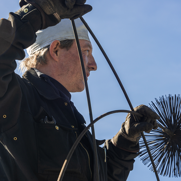 Photo d'un ramoneur pour illustrer le CTM fumiste option ramoneur