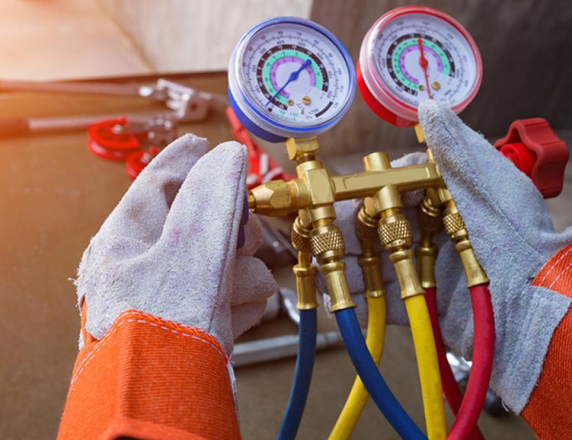 Photo en gros plan de réglages de pression pour illustrer le BM technicien supérieur en installations sanitaires et thermiques