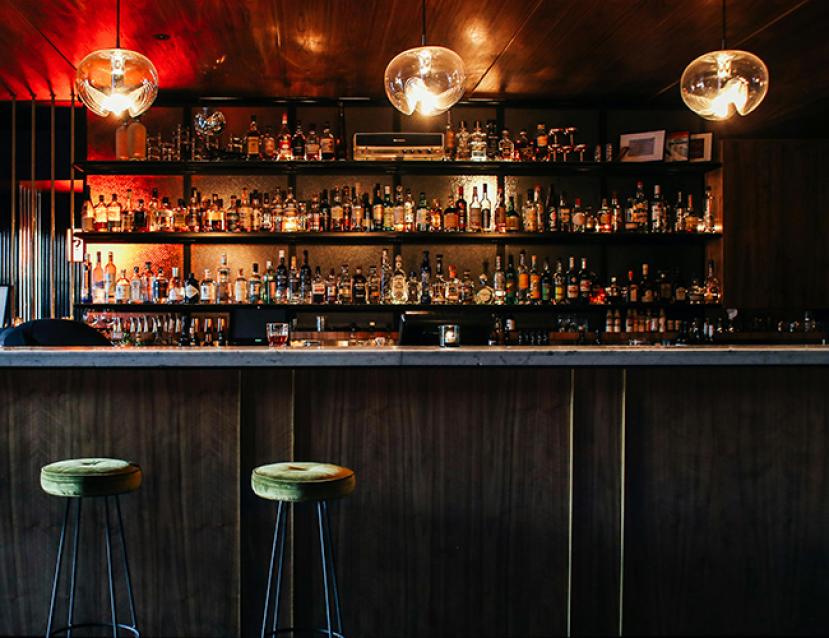 Photo d'un bar pour illustrer la formation permis d'exploitation recyclage