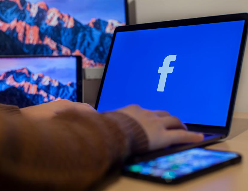 Ordinateur sur application Facebook