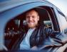 image d'un homme chauffeur VTC au volant