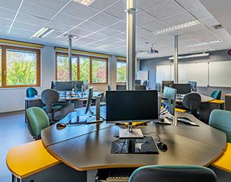 Photo d'une salle informatique disponible en location à la Chambre de Métiers d'Alsace